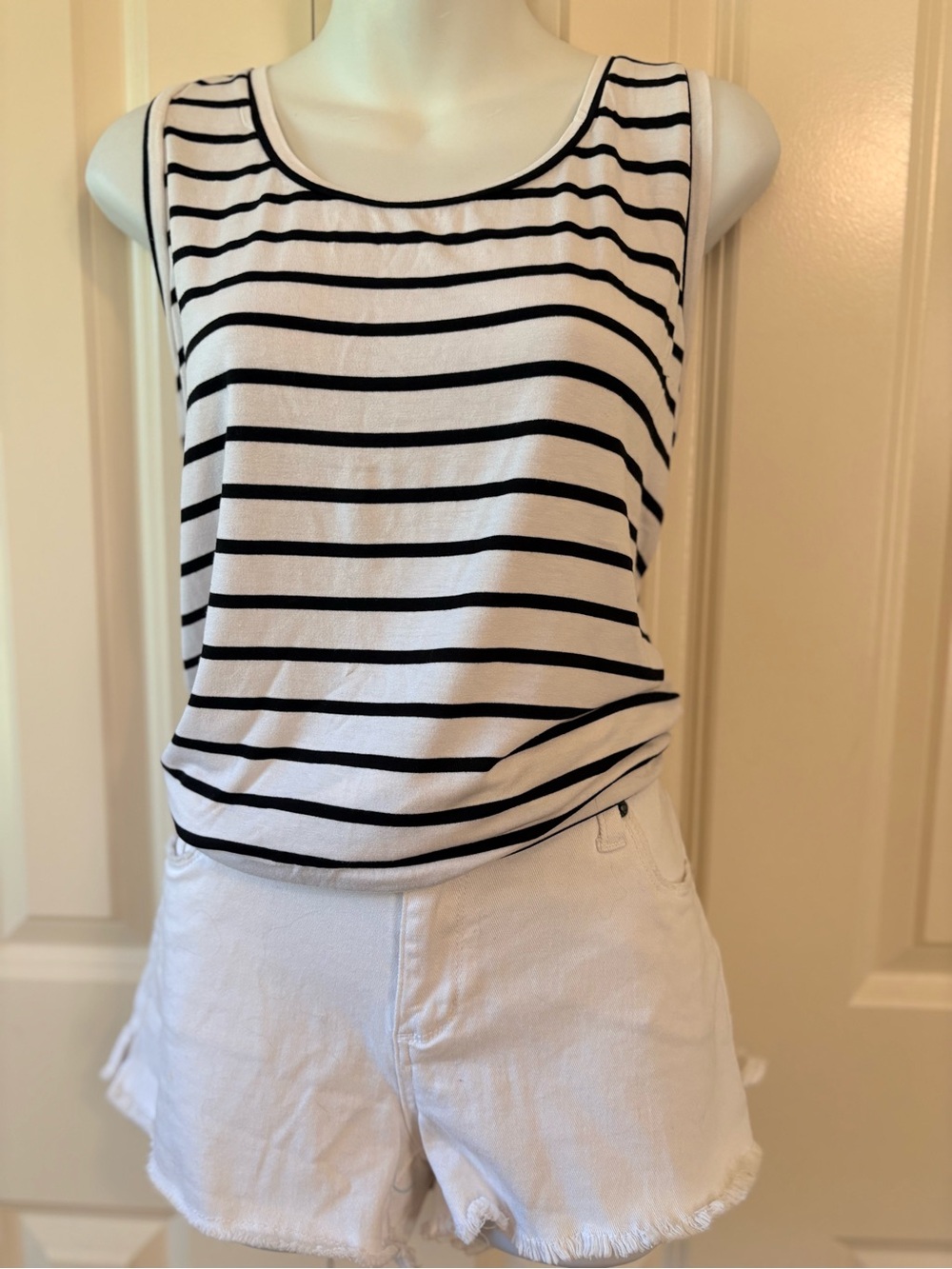Striped Scoop Neck Tank Top - Black & White, size L